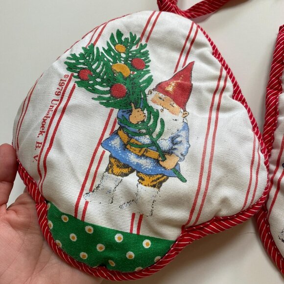 Unieboek Gnome Pot Holder and Oven Mitt 1979 Christmas - Picture 2 of 7